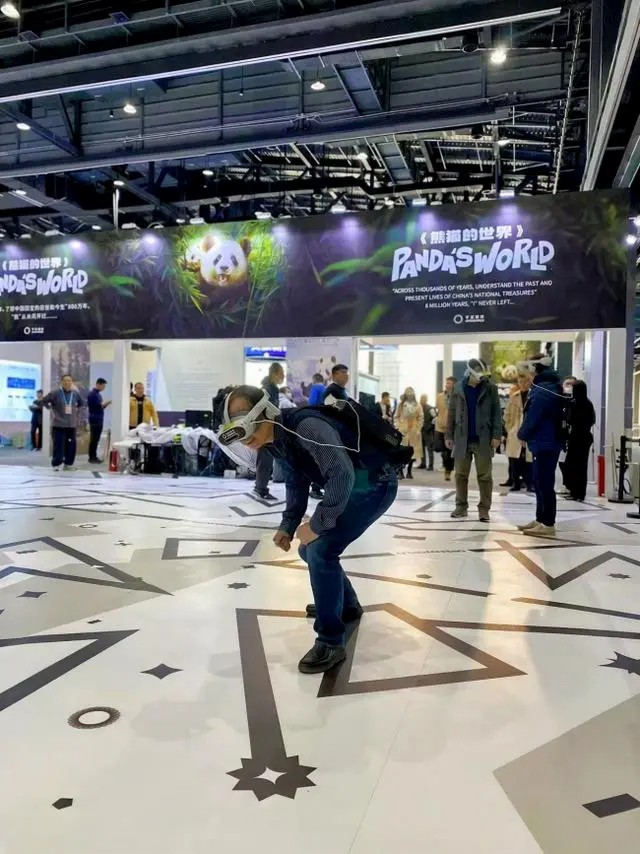 vr云展和熊猫的世界共同起舞！