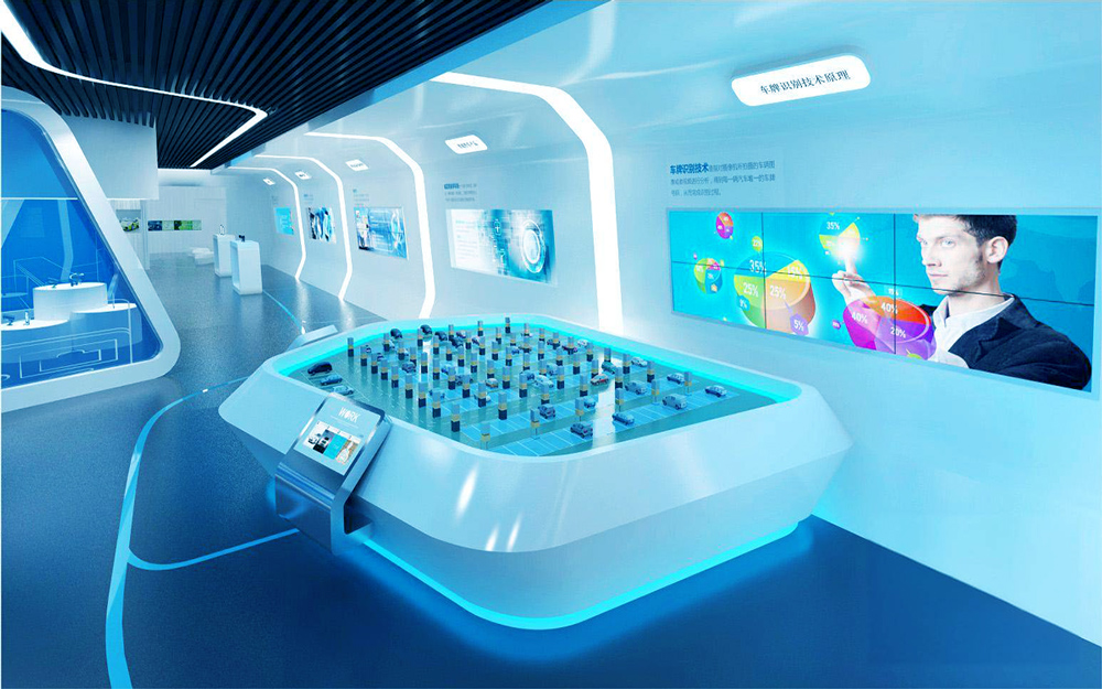 如何结合社会热点将线上云展厅内容融入视频中？